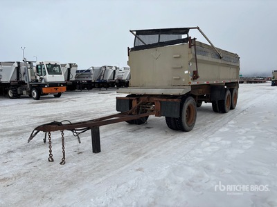 1990 M & M 20 ft Tri/A End Dump Trailer