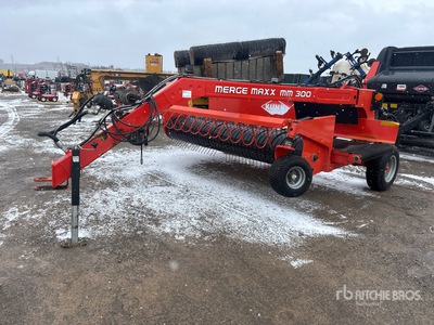Kuhn Merge Maxx 300 12 ft 7 in Windrow Merger