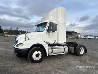 2006 Freightliner Columbia 120 4x2 S/A Day Cab Truck Tractor