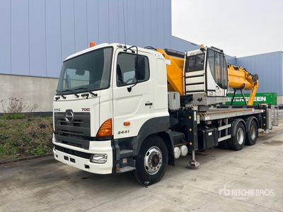 2018 Uzmanlar HTF45 45 m on 2020 Hino 700 6x4 Camion à godets