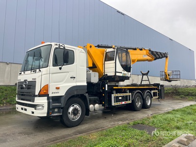 2018 Uzmanlar HTF 45 45 m on 2016 Hino 700 6x4 Piattaforma autocarrata