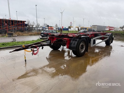 2013 CIMC DC 02 T/A Turntable Container Trailer