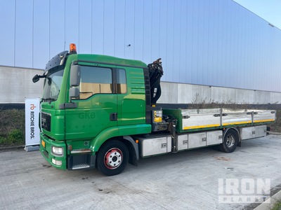 2010 Palfinger PK4501 Knuckle Boom on 2011 MAN TGL12.220 4x2 Sleeper Platte vrachtwagen met kraan