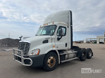 2015 Freightliner CA113DC 6x4 T/A Day Cab Truck Tractor