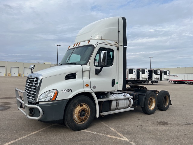 2017 Freightliner Cascadia 113 6x4 T/A Day Cab Truck Tractor