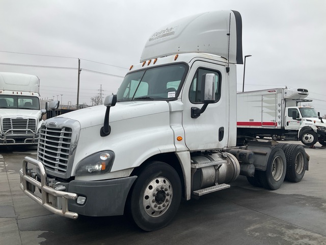 2017 Freightliner Cascadia 125 6x4 T/A Day Cab Truck Tractor
