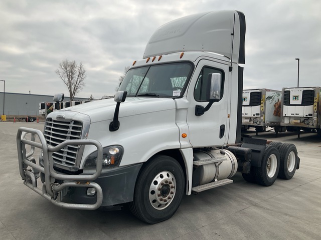 2017 Freightliner Cascadia 125 6x4 T/A Day Cab Truck Tractor