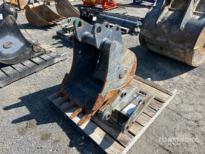 24 in Digging Excavator Bucket