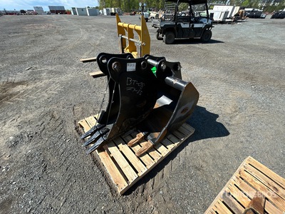 Quantity of 12 in & 36 in Digging Excavator Bucket - Fits Takeuchi TB290