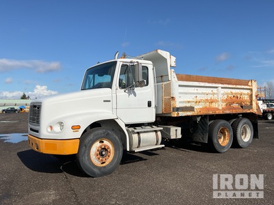 2000 Freightliner FL112 6x4 T/A
