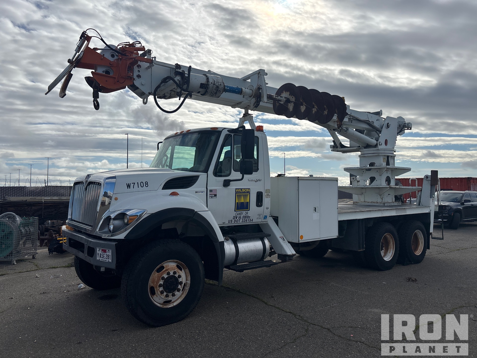 2011 Terex Telelect Commander 6060 on 2012 International 7400 6x6