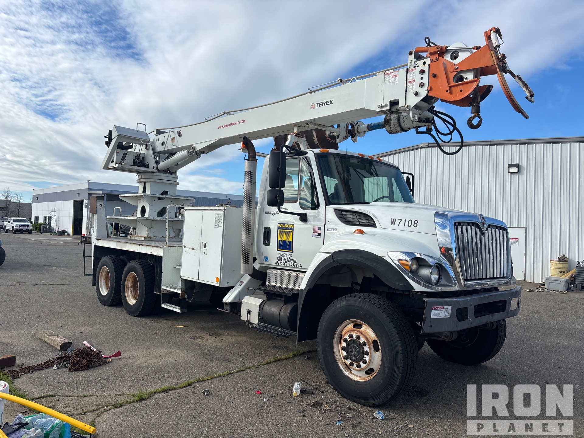 2011 Terex Telelect Commander 6060 on 2012 International 7400 6x6