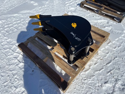 2026 Dynamic 12 in Digging Excavator Bucket (Unused)