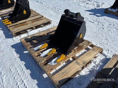 2026 Dynamic 18 in Q/C Digging Excavator Bucket (Unused)