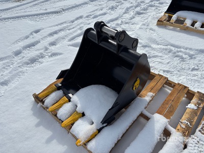 2026 Dynamic 24 in Digging Excavator Bucket (Unused)