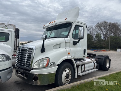 2012 Freightliner Cascadia 113 4x2 Ciągnik siodłowy z kabiną dzienną S/A