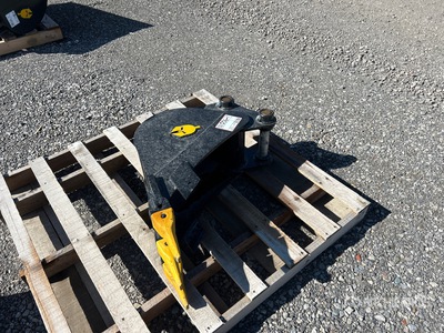 2026 Dynamic 35 12 in Digging QC Excavator Bucket (Unused)