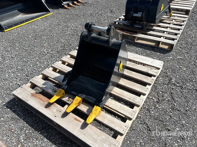 2026 Dynamic 35 17 in Digging QC Excavator Bucket (Unused)