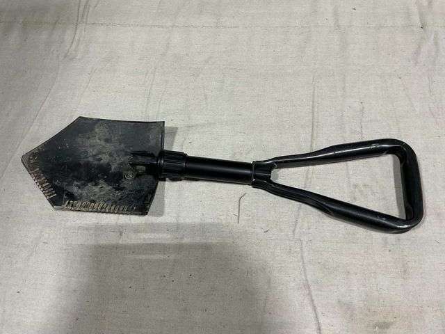 (75) Entrenching Tools