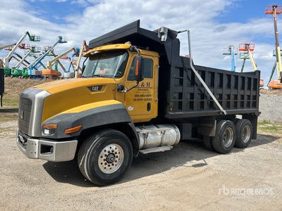 2013 Cat CT660S 6x4 T/A Camión dumper