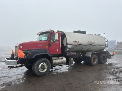 2016 Rosco Maximizer 3 4000 gal on 2007 International 5600 6x4 Asphalt Distributor Truck