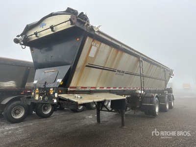 2013 Red River 38 ft Tri/A Live Bottom Trailer