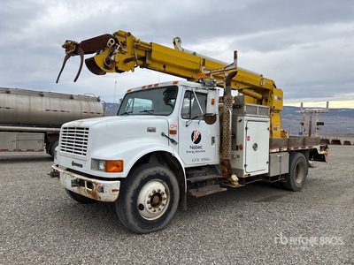 Altec D845A on 1999 International 4900 4x2 Digger Derrick Truck