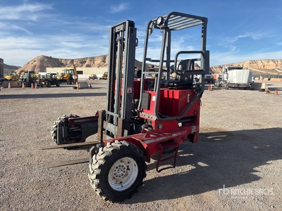 2004 Moffett M5000 4W 5000 lb 3x3 Carretilla Elevadora transportable