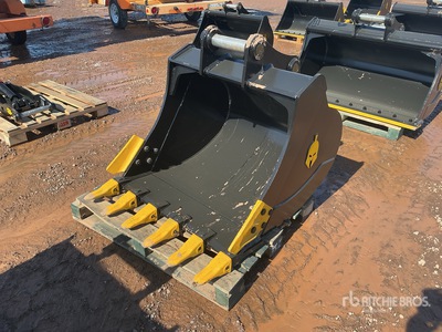 2026 Dynamic 120 42 in Q/C Digging Excavator Bucket (Unused)