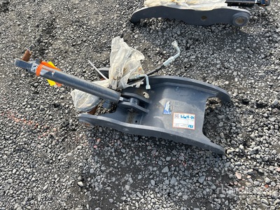 Strickland ZX35HT_WR01 27 in Hydraulic Excavator Thumb - Fits Hitachi ZX30/35U-5N (Unused)