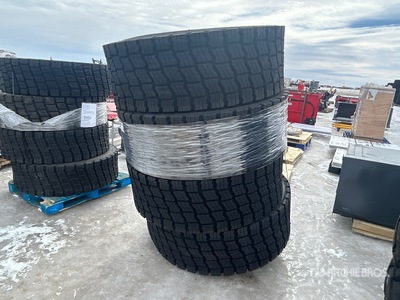 Quantity of (4) Beaver 20.5R25 Pneumatici