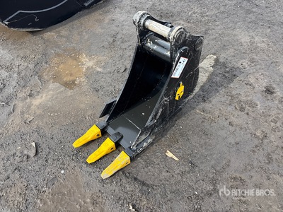 2026 Dynamic 35 12 in Digging Excavator Bucket (Unused)