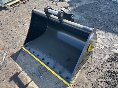 2026 Dynamic 80 48 in Q/C Cleanup Excavator Bucket (Unused)