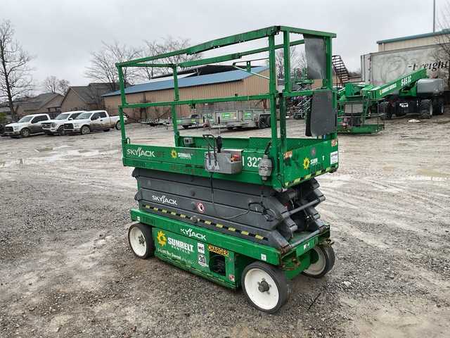 2015 Skyjack SJIII 3226 Electric Scissor Lift (Inoperable)