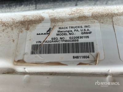 2023 Mack GR84F 8x4 شاحنة قلابة /ثلاثة محاور