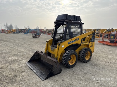 2004 Komatsu SK815-5 Chargeuse à direction à glissement