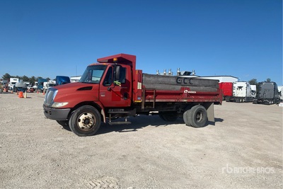 2003 International 4200 4x2 S/A Dump Truck (Inoperable)