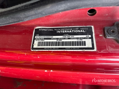 2003 International 4200 SBA 4x2 S/A Dump Truck