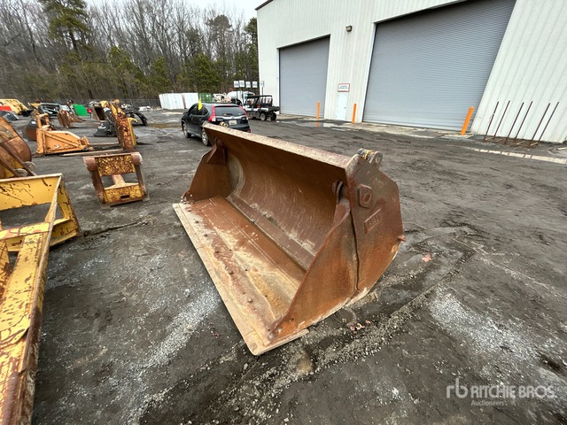 Cat 114 in Multi-Purpose Wheel Loader Bucket | Ritchie Bros. Auctioneers