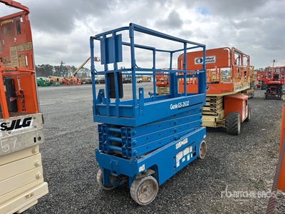 2004 Genie GS-2632 Electric シザーリフト (Inoperable)