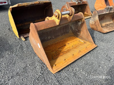 Cat 60 in Cleanup Excavator Bucket