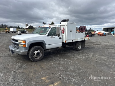 2001 Chevrolet Silverado 3500HD 4x2 Kraftstoff- / Schmiermittel Lkw