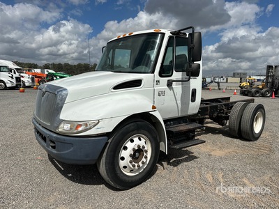 2005 International 4300 4x2 Autocarro cabina e telaio
