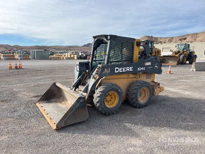 2018 John Deere 324G Two-Speed Minicargadora