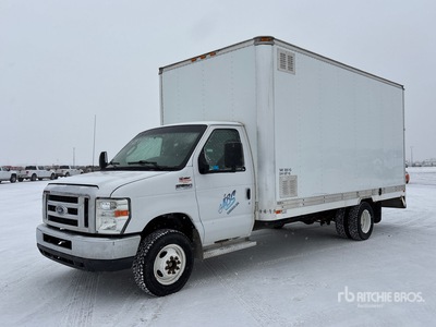 2011 Ford Econoline E-450 4x2 Van Truck