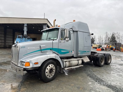 2001 Western Star 5900 6x4 Sleeper Truck Tractor