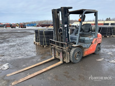 2014 Toyota 8FGU25 3750 lb Cushion Tire Wózek widłowy