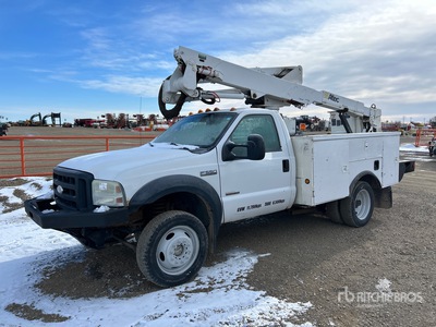 Altec AT37-G 37 ft on 2007 Ford F-550 4x4 Bucket Truck