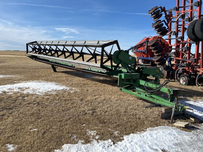 John Deere 590 30 ft Pull Type Swather Windrower