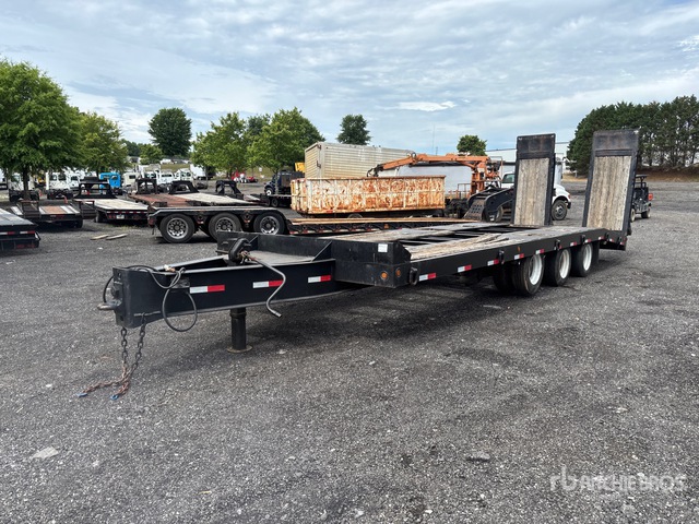 2013 Eager Beaver 25XPL 28 ft Tri/A Equipment Trailer